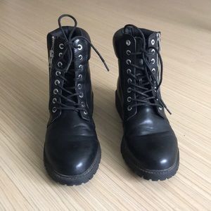 Combat boots
